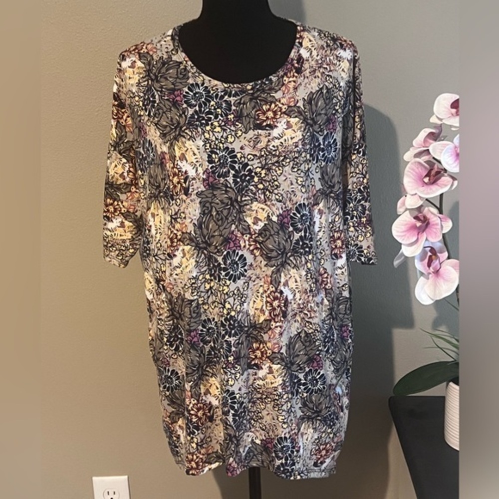 LulaRoe Floral High-Low Top - Soft & Stylish! Size XS